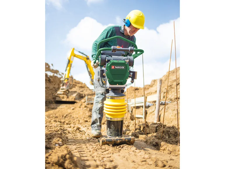 PARKSIDE Pilonneuse vibrante à essence PVS 4780 A1. 10000 N. 5.7 CV